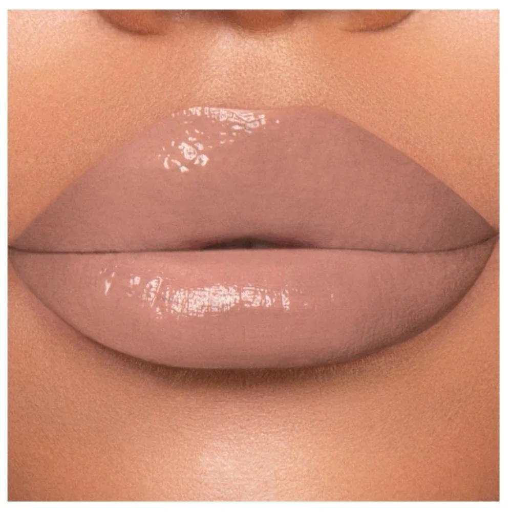 Jeffree Star Supreme Gloss color Naked In The Dark, light nude w grey tones